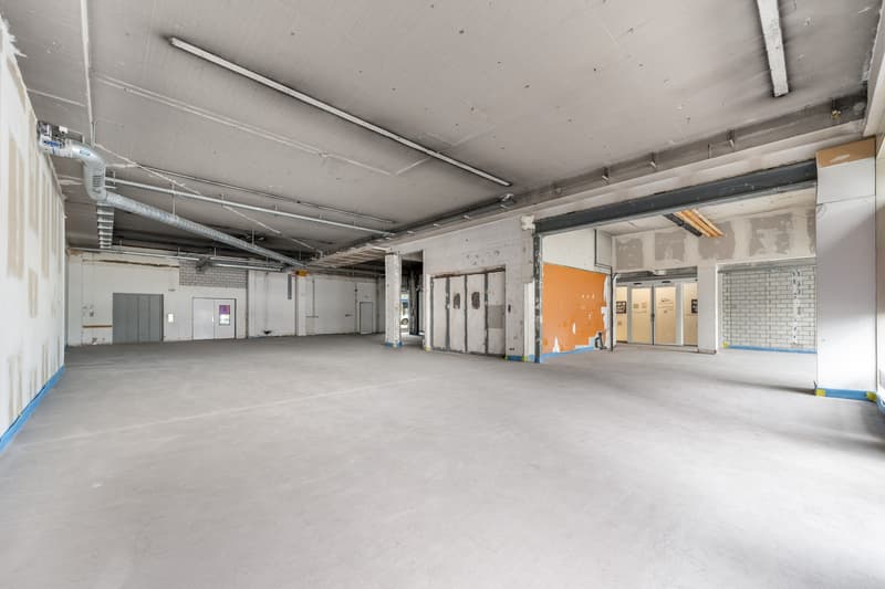 Spazio di pratica / retail alla stazione di Stettbach (5)