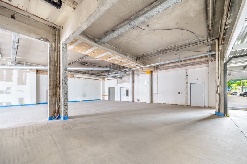 Spazio di pratica / retail alla stazione di Stettbach (2)