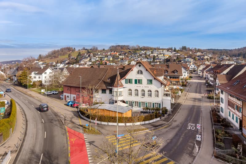 Auberge historique avec un potentiel de construction résidentielle passionnant au centre de Bachenbülach (1)