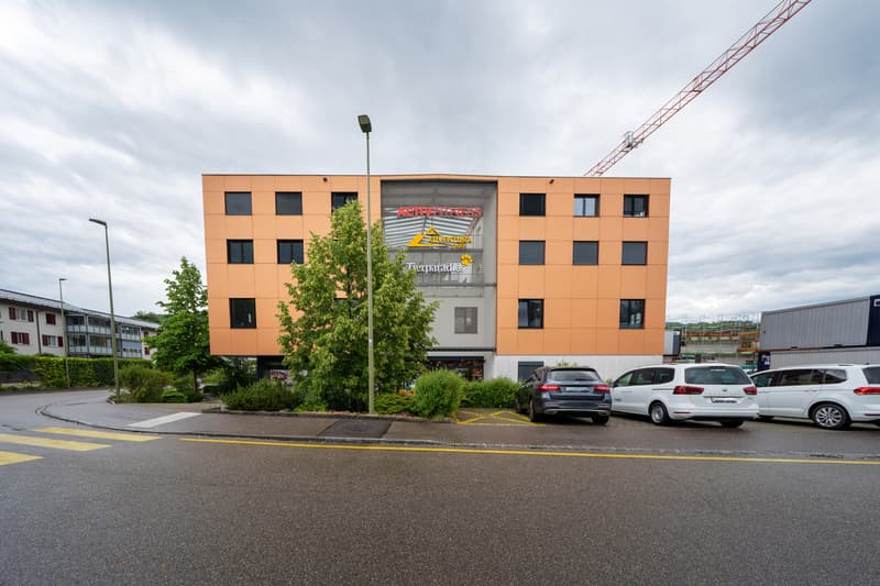 Offene Bürofläche mit viel Tageslicht direkt am Bahnhof Frenkendorf (4)