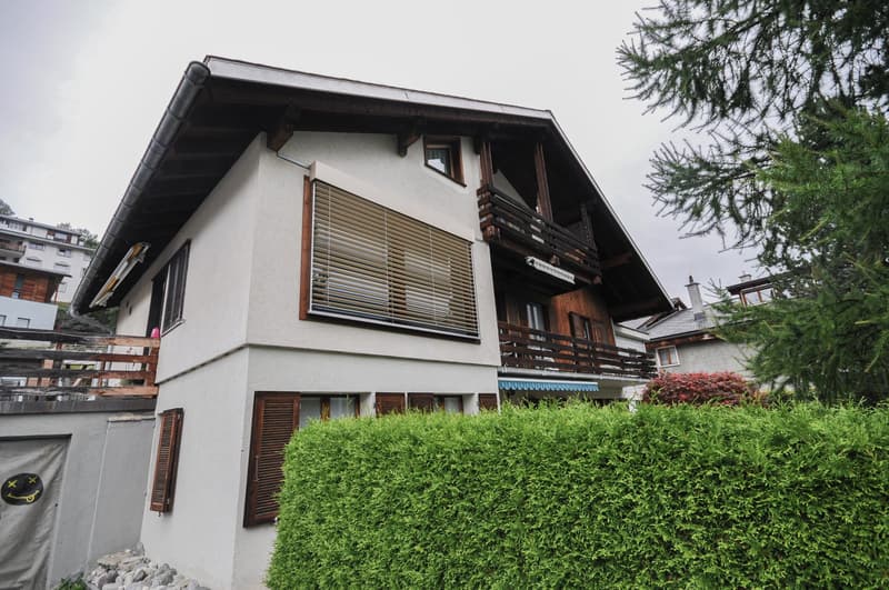 Charming 4.5-room apartment with garage in Scuol (1)