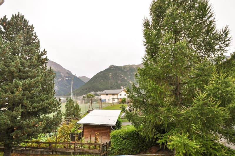 Charming 4.5-room apartment with garage in Scuol (3)