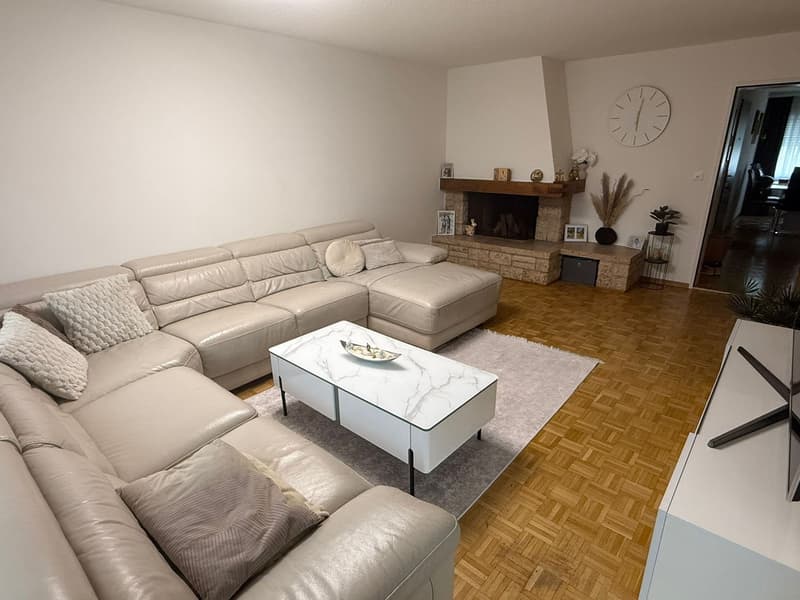 Charming 4.5-room apartment in Bülach – Renovated and ready to move in (2)