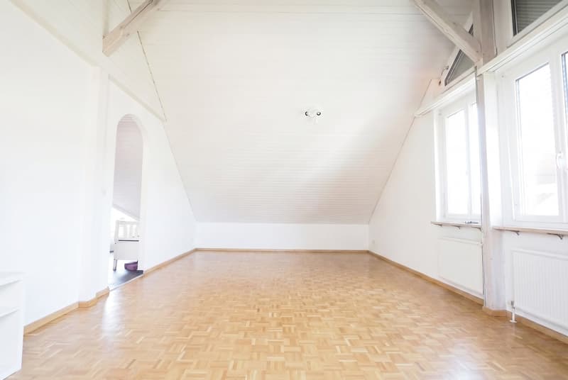 Grosszügige 3.5-Zimmer-Dachwohnung mit 110 m² in Frenkendorf (2)
