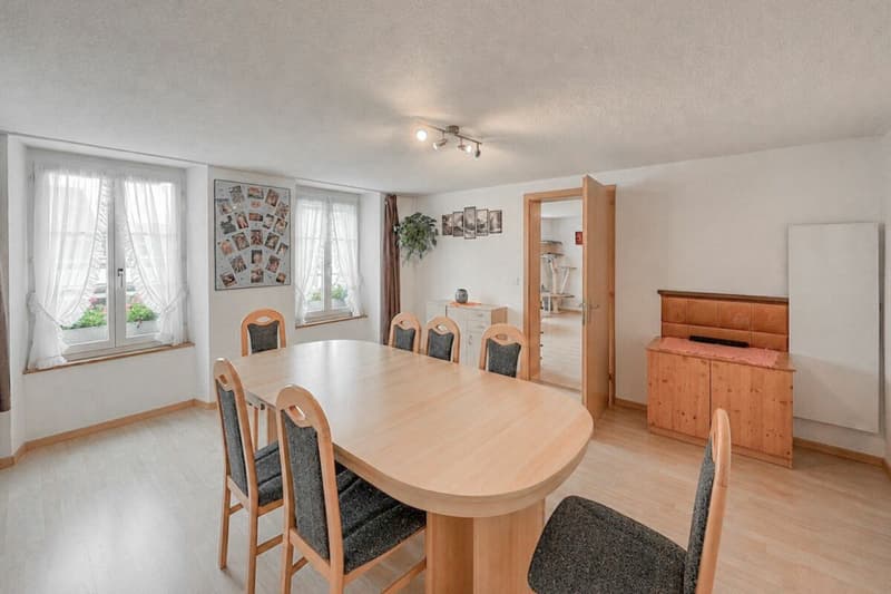 Historic Bernese farmhouse with four apartments and commercial space (12)