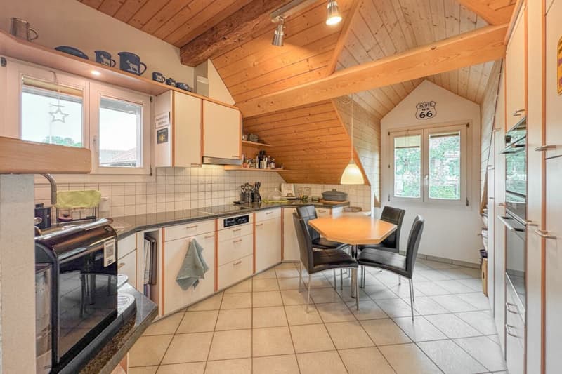 Historic Bernese farmhouse with four apartments and commercial space (5)