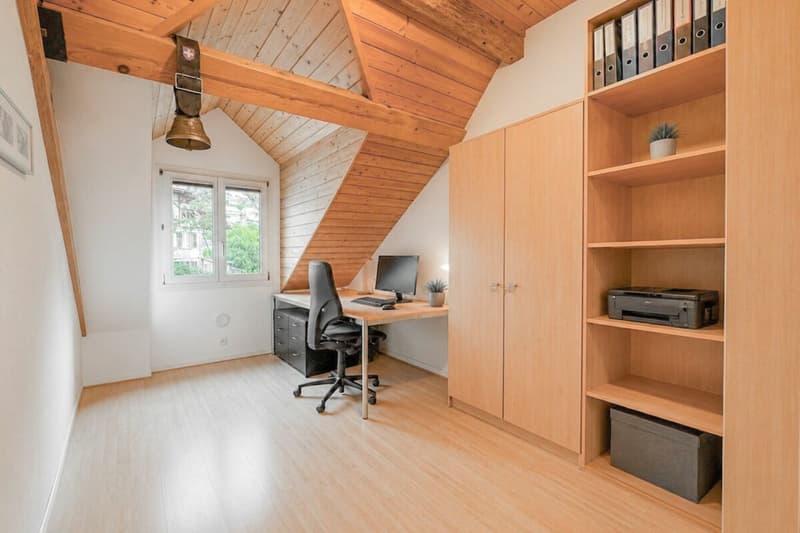 Historic Bernese farmhouse with four apartments and commercial space (6)