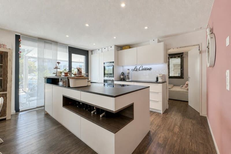 Licht, Raum, Komfort: Parterrewohnung mit 4½ Zimmern und grosser Terrasse (3)