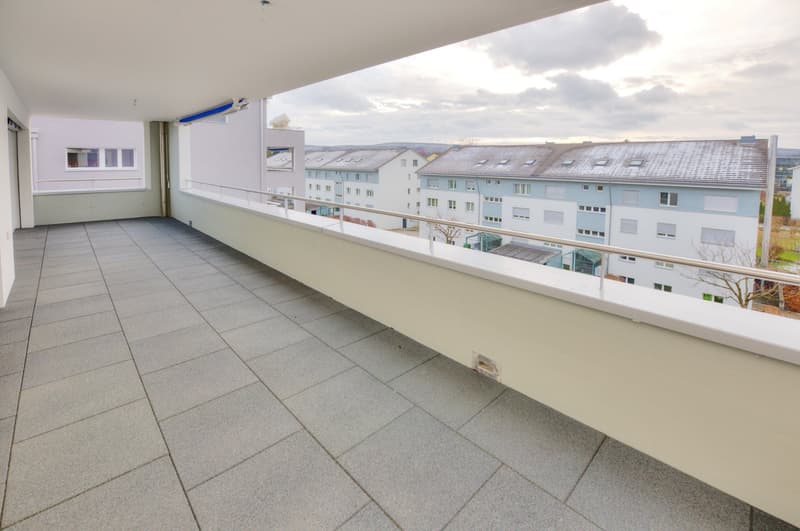 Appartamento luminoso 4.5 locali con balcone a Dübendorf (9)