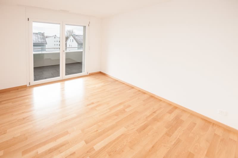 Appartamento luminoso 4.5 locali con balcone a Dübendorf (5)