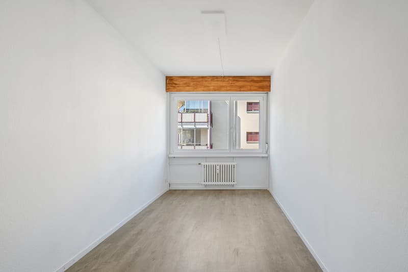 Bright 4.5-room apartment with spacious balcony and panoramic view in a family-friendly location (12)