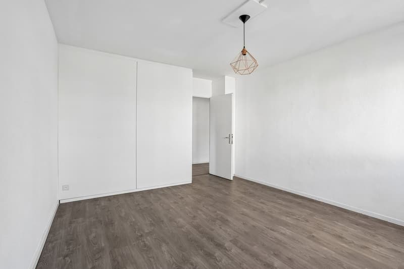 Bright 4.5-room apartment with spacious balcony and panoramic view in a family-friendly location (10)