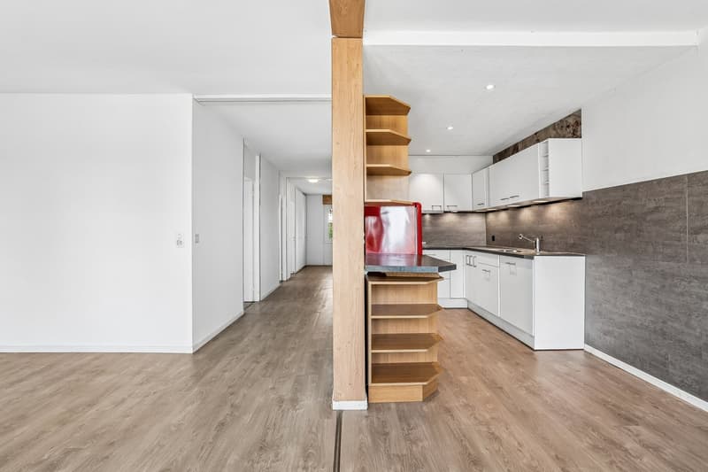 Bright 4.5-room apartment with spacious balcony and panoramic view in a family-friendly location (5)