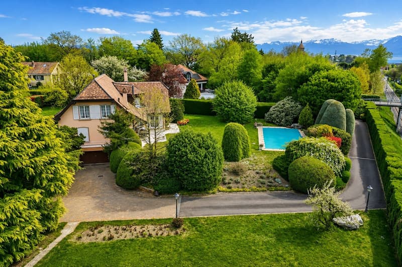 Exceptional 7.5-room villa with remarkable land potential (4)