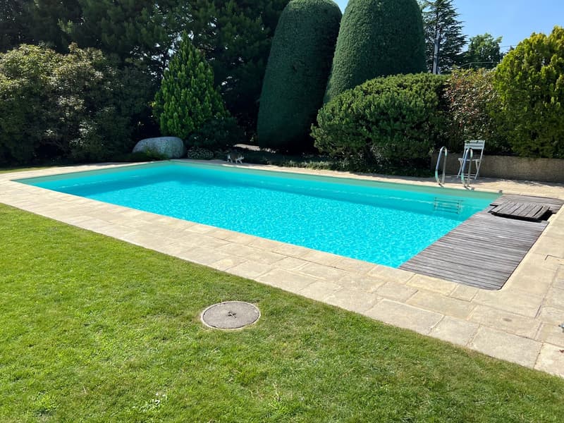 Exceptional 7.5-room villa with remarkable land potential (2)