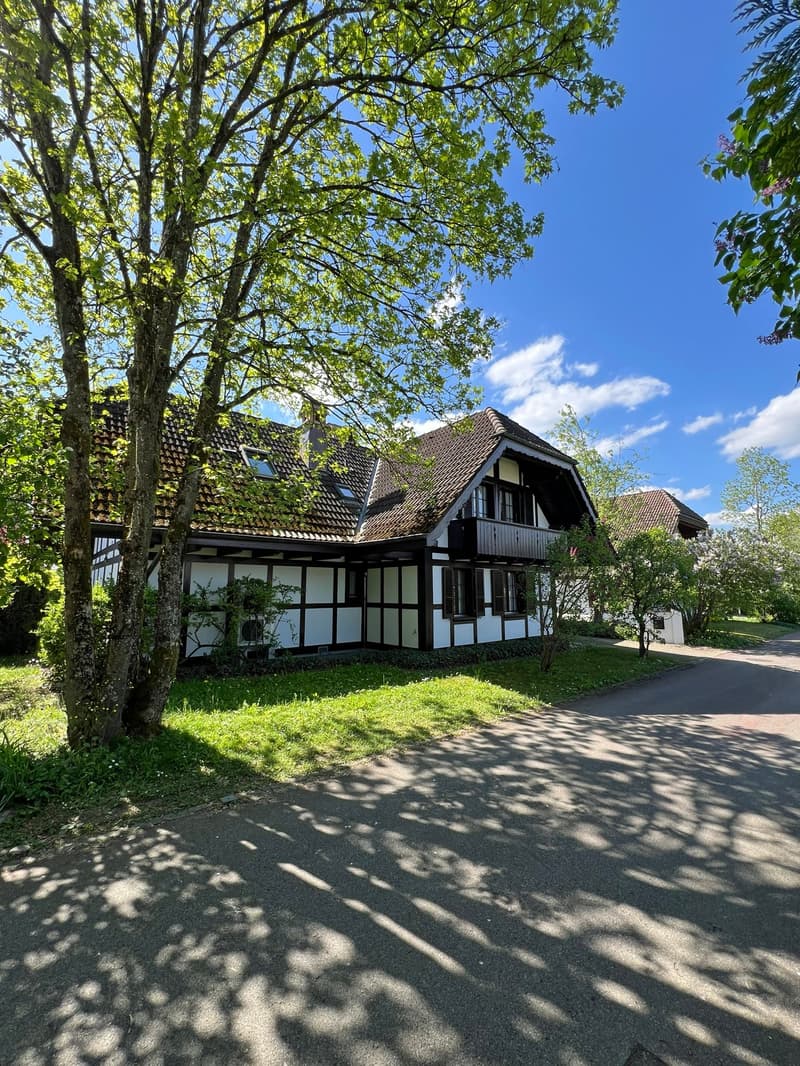 Charming 5.5-room farmhouse with a far-reaching view and a special living ambiance (1)
