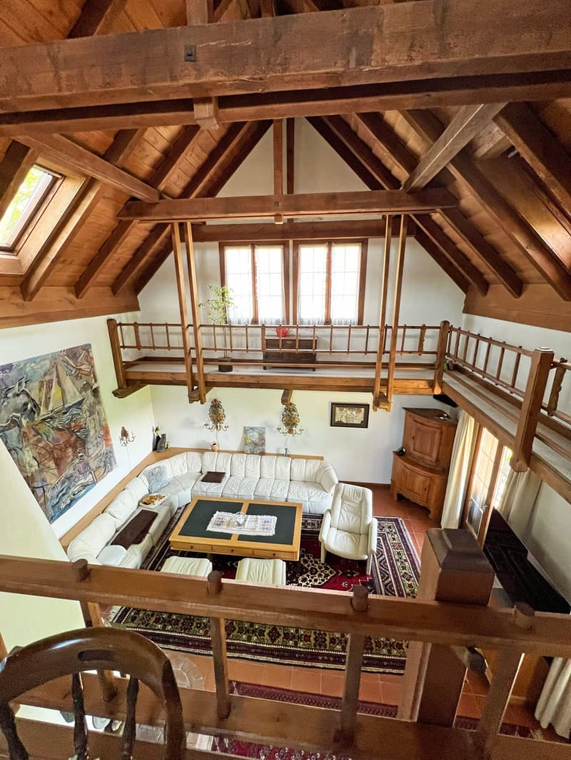 Sicht von Galerie auf das Wohnzimmer