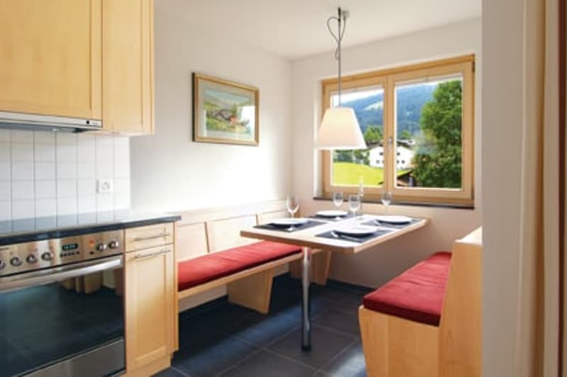 Charming 2.5-room second home on the sunny slope in Klosters (1)
