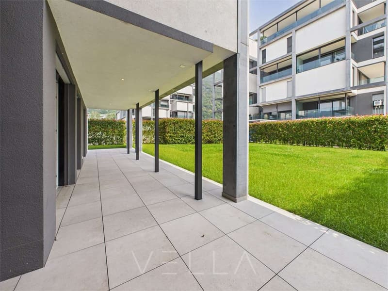 Portico con giardino