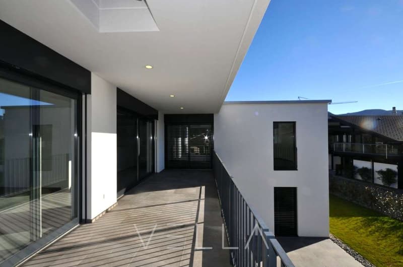 Appartement spacieux de 4,5 pièces avec terrasse à proximité du golf et du lac (3)