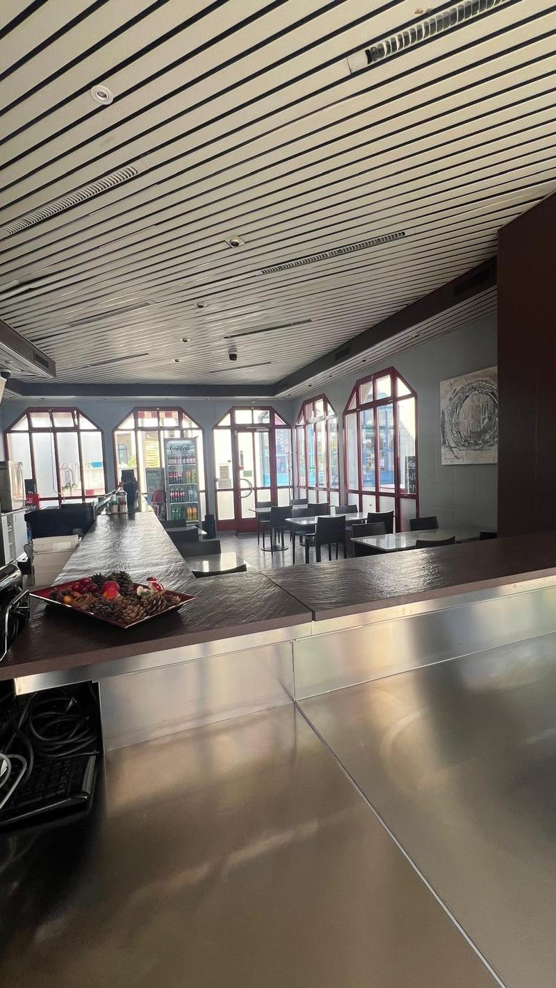 Implantation de restauration rapide au cœur de Neuhausen à vendre ! (3)