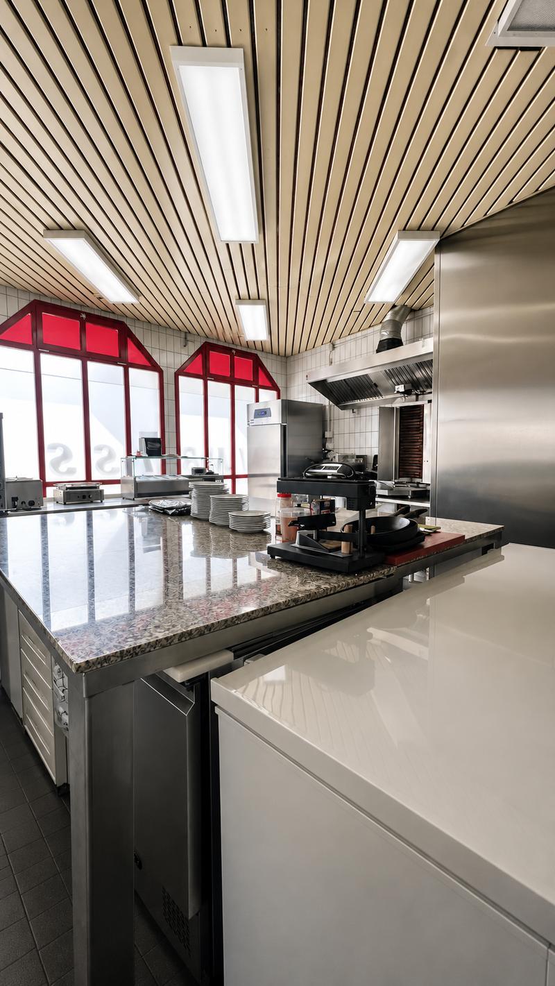 Implantation de restauration rapide au cœur de Neuhausen à vendre ! (2)