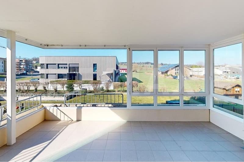 Beautiful 3.5 room apartment with large balcony, elevator, and underground parking in Neudorf (10)