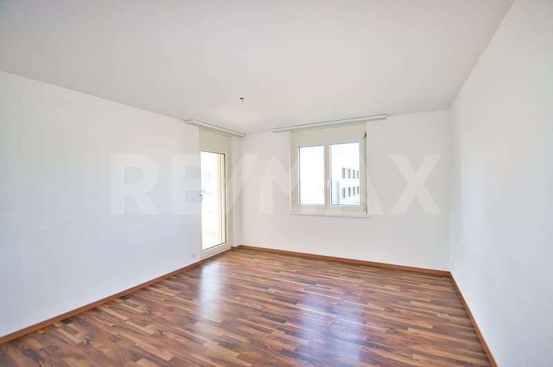 Beautiful 3.5 room apartment with large balcony, elevator, and underground parking in Neudorf (6)