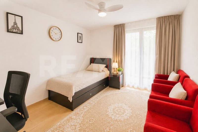 Discover a charming and family-friendly semi-detached house! (9)