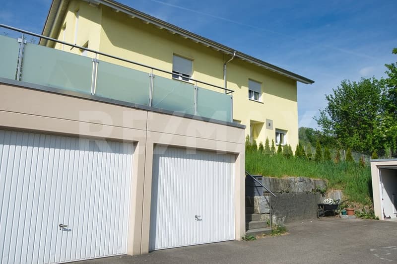 Discover a charming and family-friendly semi-detached house! (2)