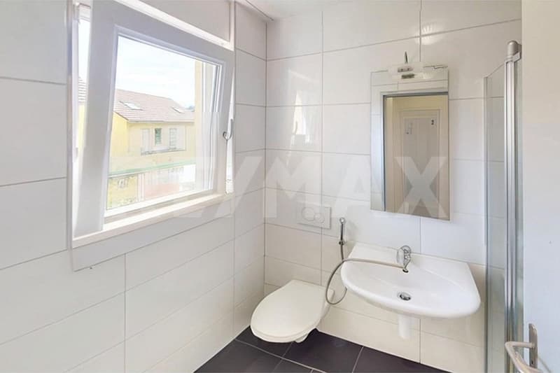 Discover a charming and family-friendly semi-detached house! (4)