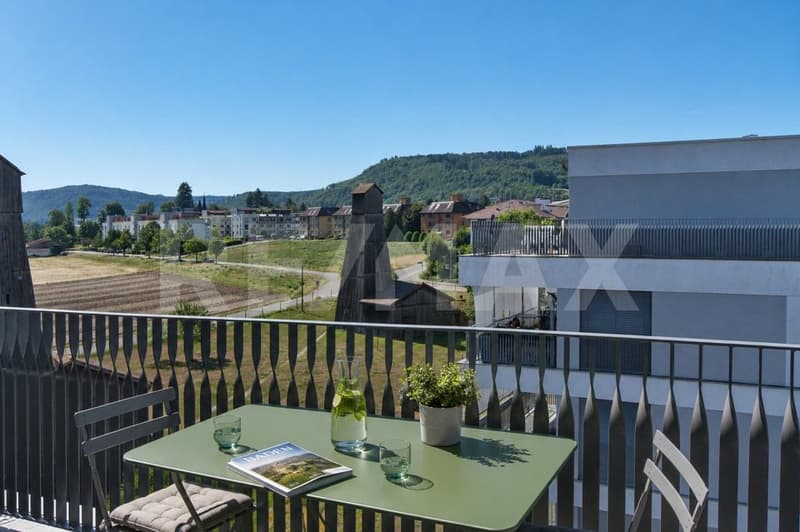 Appartement moderne 2.5 pièces en attique avec grande terrasse ensoleillée et vue panoramique (10)