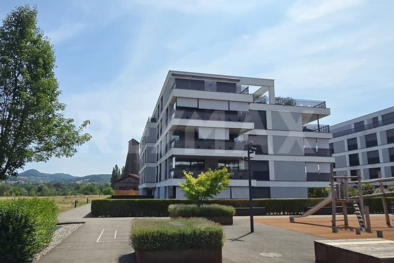 Appartement moderne 2.5 pièces en attique avec grande terrasse ensoleillée et vue panoramique (11)