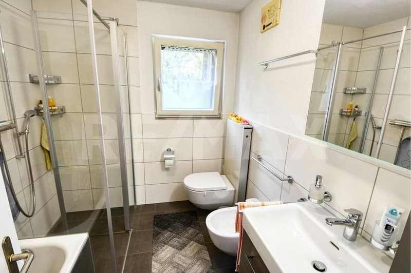 Charmantes Einfamilienhaus mit viel Umschwung an Toplage! (2)