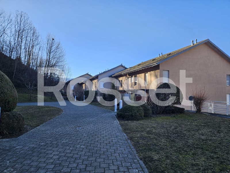 Wohnung mit 4.5 Zimmern im 1. Stock (1)