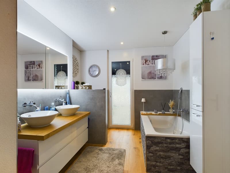 5½-room attic apartment with 152 m² terrace, direct lift access and whirlpool (11)
