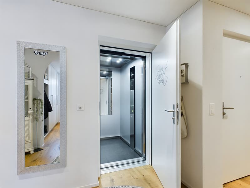 5½-room attic apartment with 152 m² terrace, direct lift access and whirlpool (10)