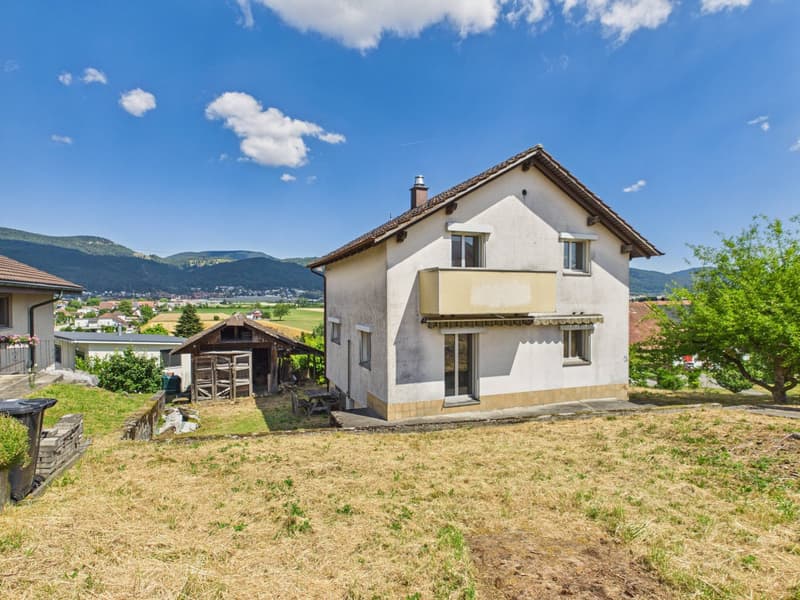 Home with a far-reaching view – renovation object with development potential (1)