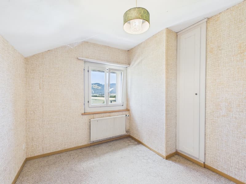 Home with a far-reaching view – renovation object with development potential (9)