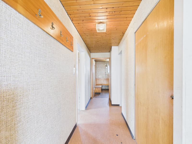 Home with a far-reaching view – renovation object with development potential (7)