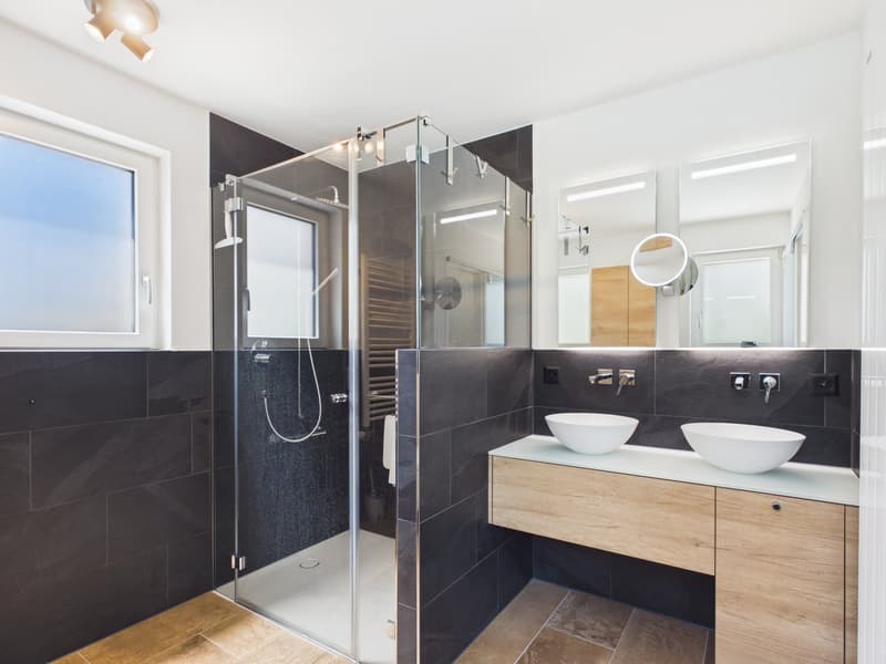 Exklusives 7.5-Zimmer-Einfamilienhaus mit Pool, Wintergarten und viel Privatsphäre in Arch BE (7)