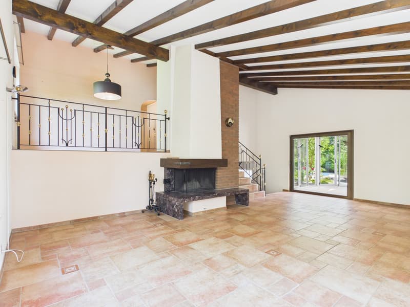 Exklusives 7.5-Zimmer-Einfamilienhaus mit Pool, Wintergarten und viel Privatsphäre in Arch BE (13)