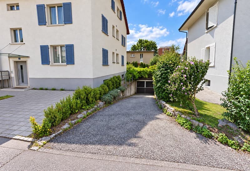 Einstellhallenplatz in gepflegter Tiefgarage zu vermieten (2)