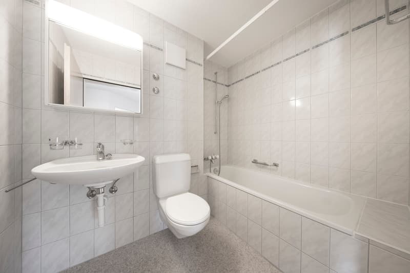 Holziken_Zweigstrasse_12_OG1_Bad