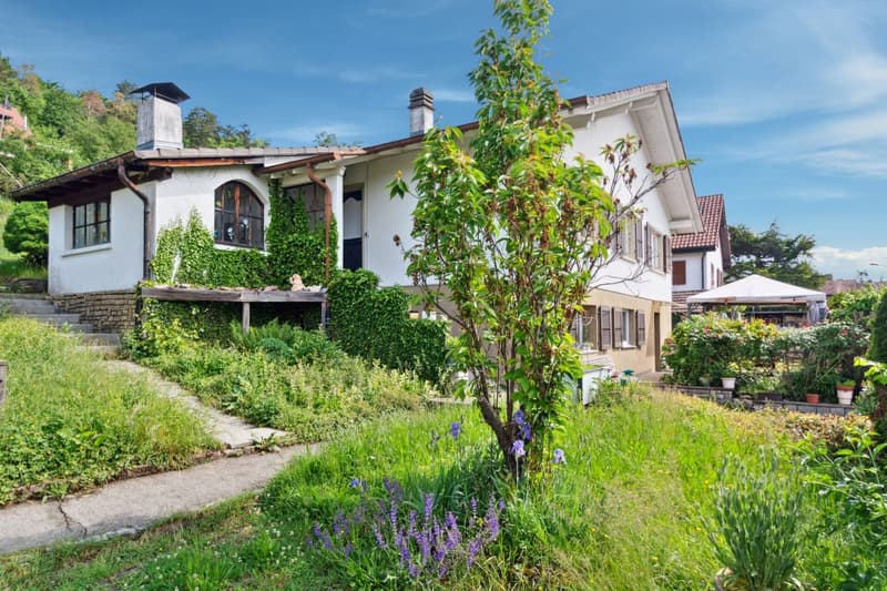 Bella Casa Familiare nel Cuore di un Villaggio Verde (4)