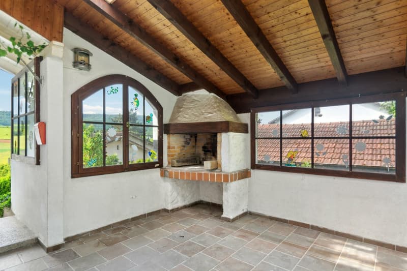 Bella Casa Familiare nel Cuore di un Villaggio Verde (10)