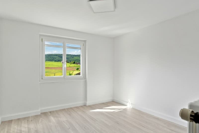 Superbe Maison Familiale au Coeur d'un Village Verdoyant (8)