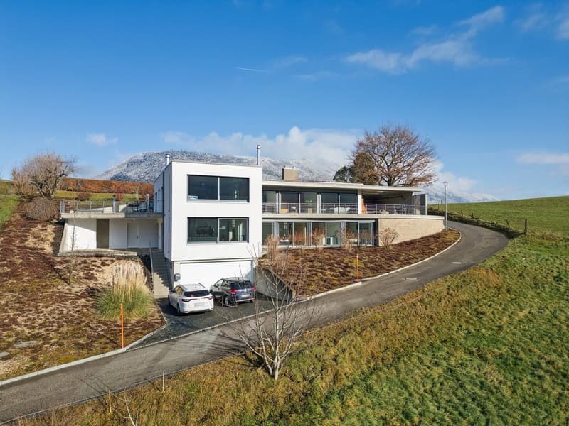 Traumwohnung, Design und funkelnder Blick auf Moutier (1)