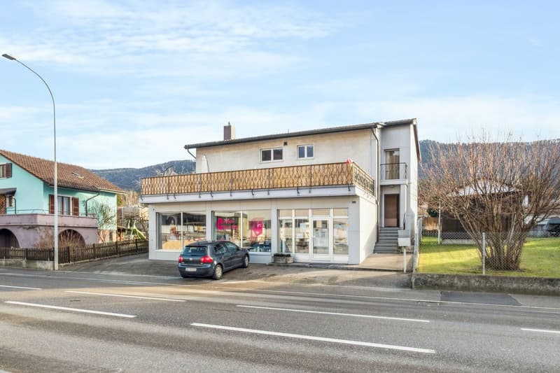 Edificio con 2 appartamenti, 1 salone di parrucchieri, un terreno edificabile (1)
