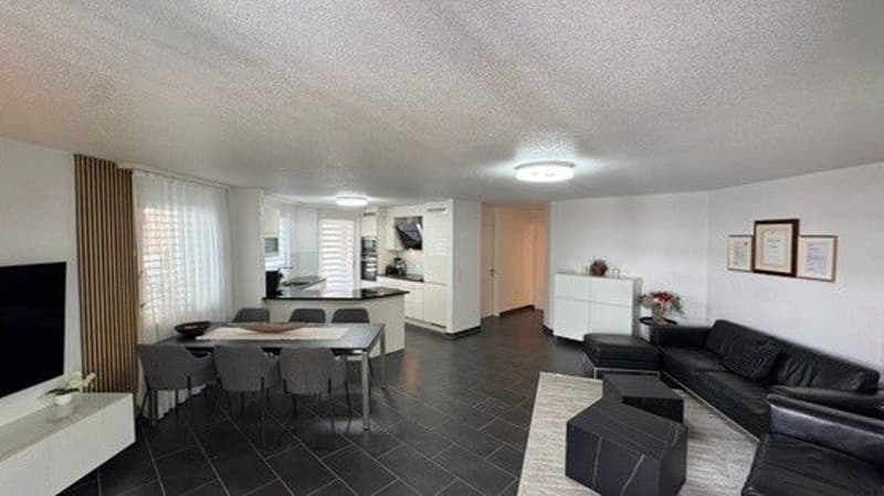 Beautiful bright apartment with garden (2)